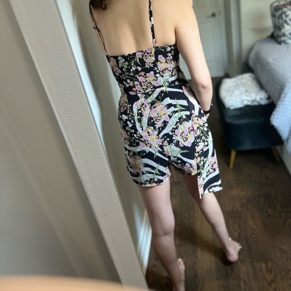 Printed romper with adjustable straps - Picture 6 of 7